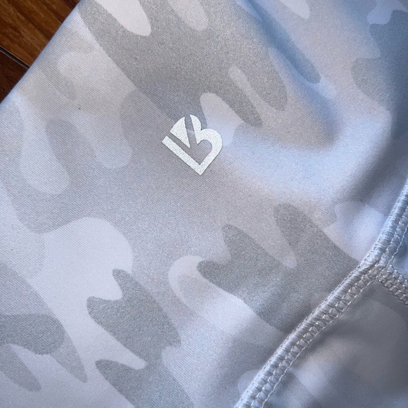 Buff Bunny Snow Camo Leggings Size XL - Picture 7 of 8